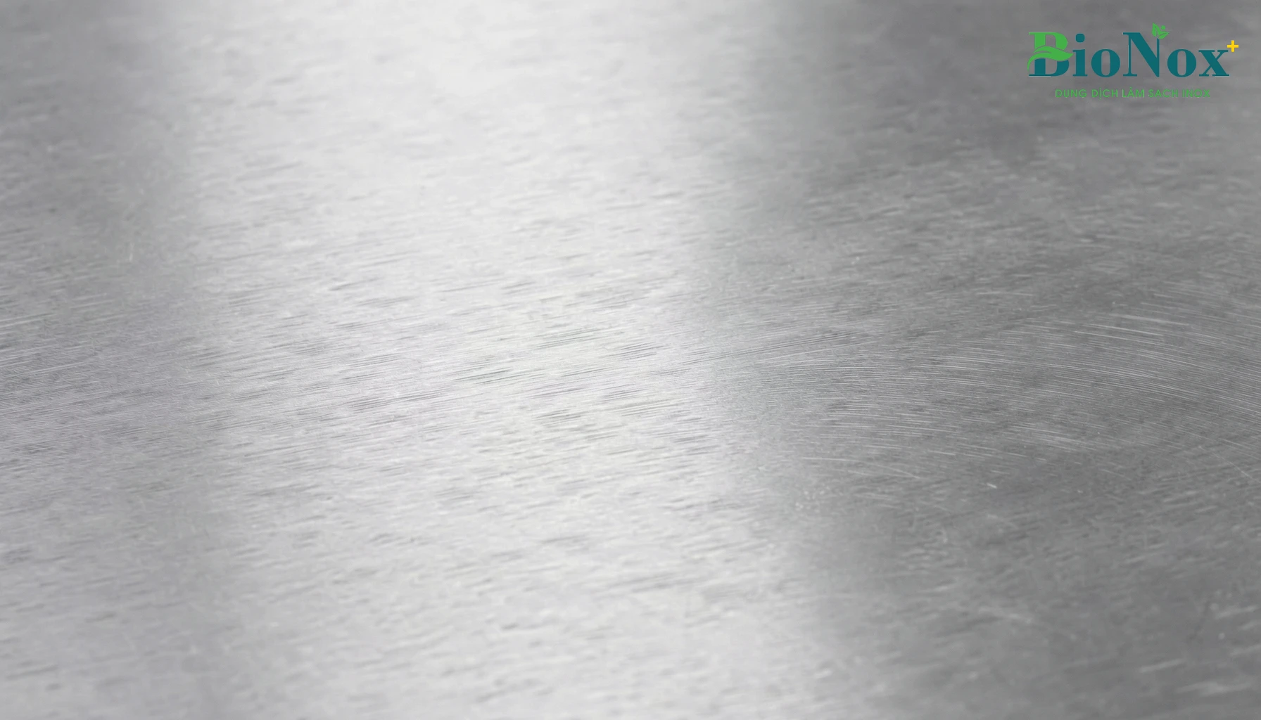 Quy trình tẩy rỉ sét inox thang máy chuẩn kỹ thuật cho tòa nhà cao tầng - Bản chất và cơ chế xử lý rỉ sét trên inox thang máy