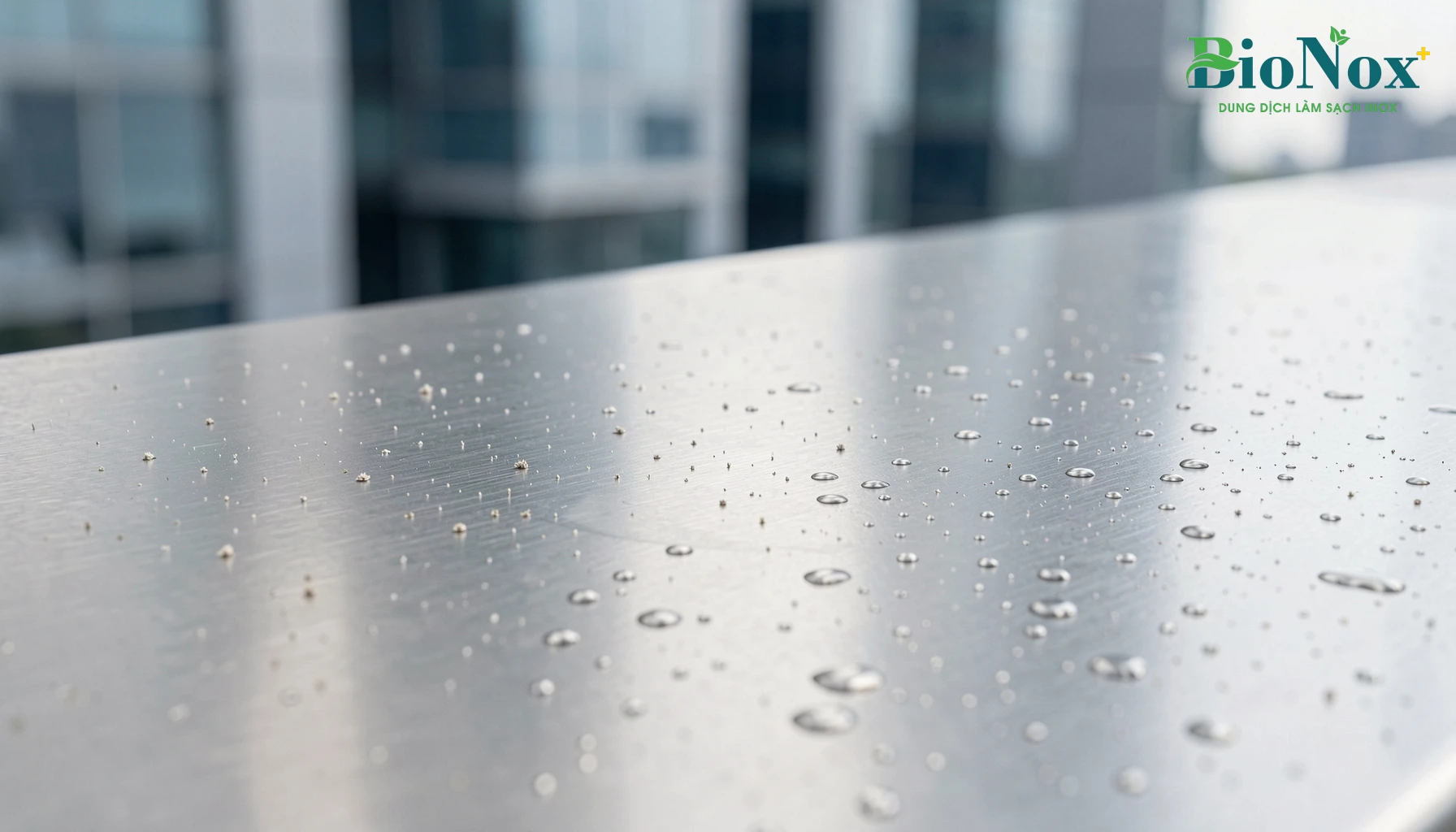 Bí quyết tẩy ố vàng inox cabin thang máy hiệu quả cho khách sạn và văn phòng - Vì sao inox cabin thang máy bị ố vàng?