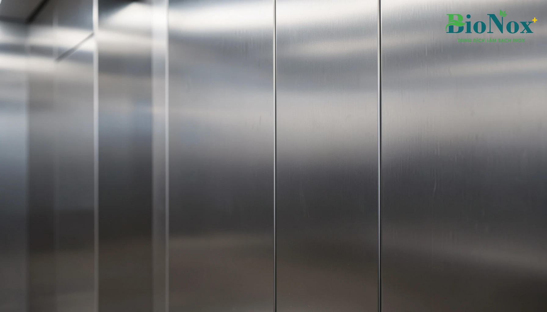 Cẩm nang vệ sinh inox thang máy định kỳ cho nhà riêng và văn phòng - Vệ sinh inox thang máy là gì và vì sao cần làm đúng?